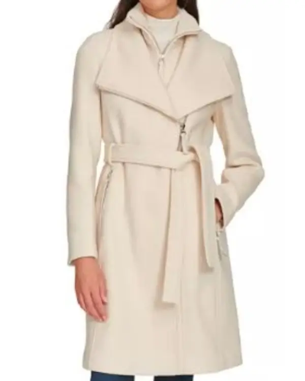 abbott-elementary-sheryl-lee-white-layered-coat