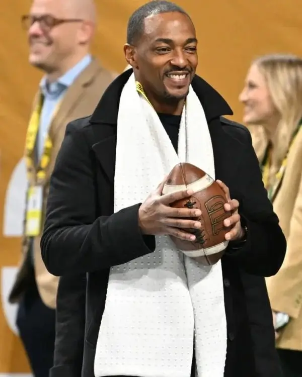 anthony-mackie-2025-national-championship-black-coat