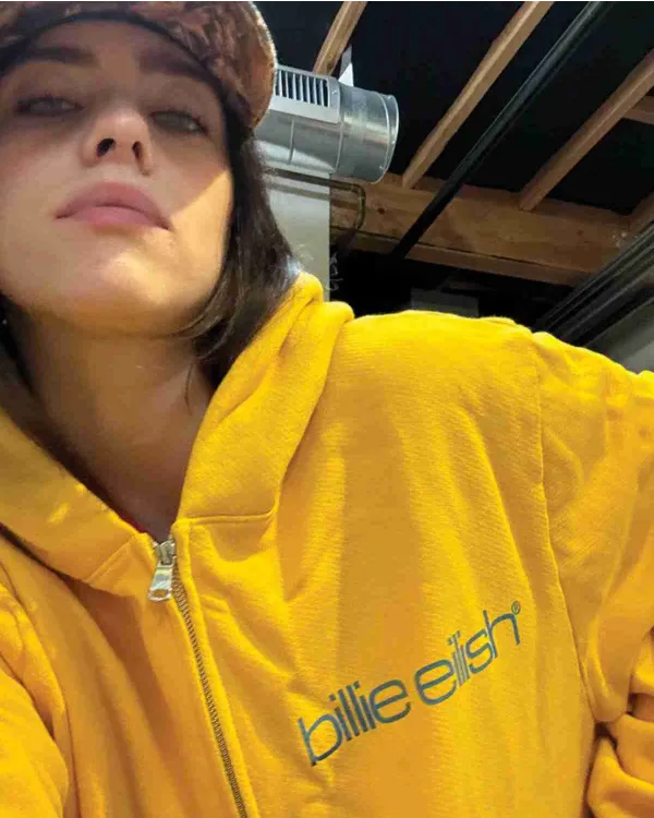 billie-eilish-yellow-hoodie-600x750