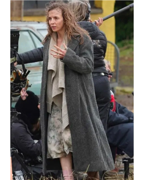 film-28-years-later-jodie-comer-grey-woolen-trench-coat-600x750