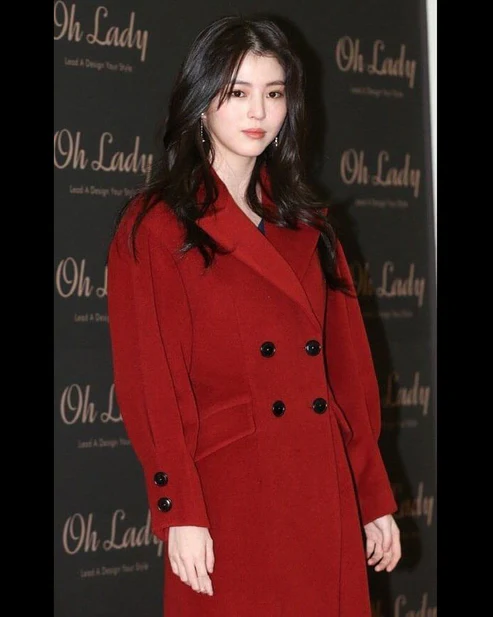 han-so-hee-red-trench-coat