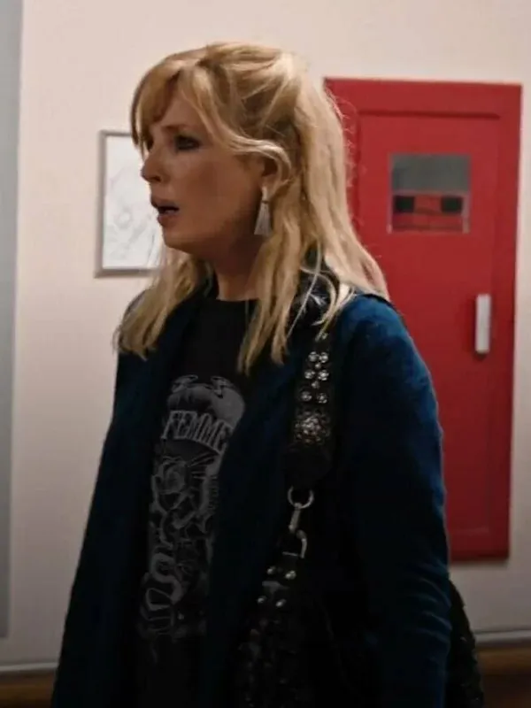 kelly-reilly-yellowstone-season-04-beth-dutton-blue-cardigan-coat