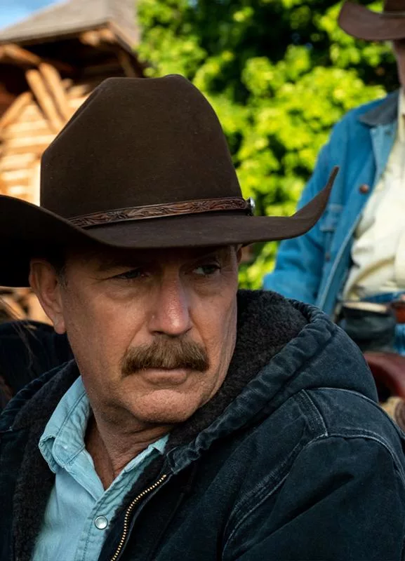 kevin-costner-yellowstone-john-dutton-hooded-denim-jacket