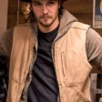 luke-grimes-yellowstone-kayce-dutton-brown-vest