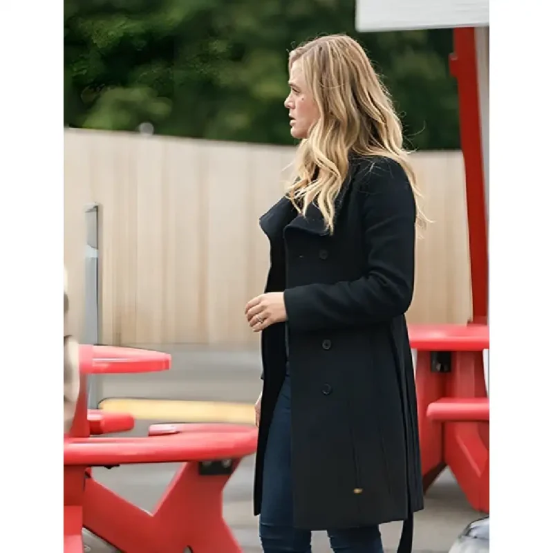 melissa-roxburgh-tv-show-manifest-michaela-stone-black-wool-coat