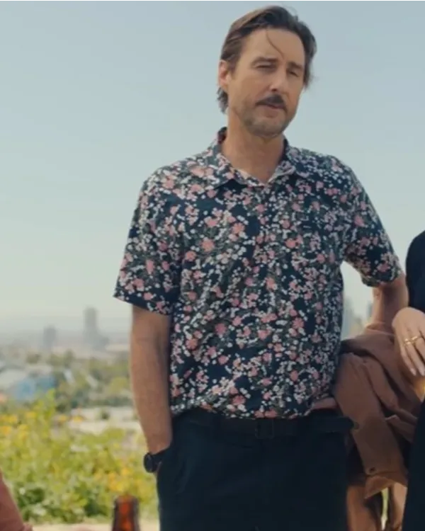 no-good-deed-2024-luke-wilson-floral-shirt-600x750