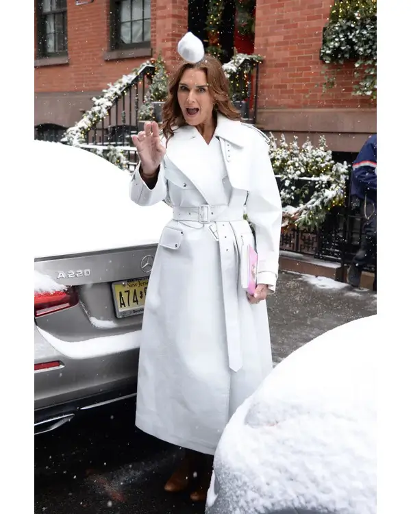 nyc-brooke-shields-trench-coat