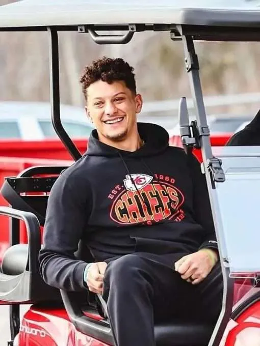 patrick-mahomes-chiefs-black-hoodie