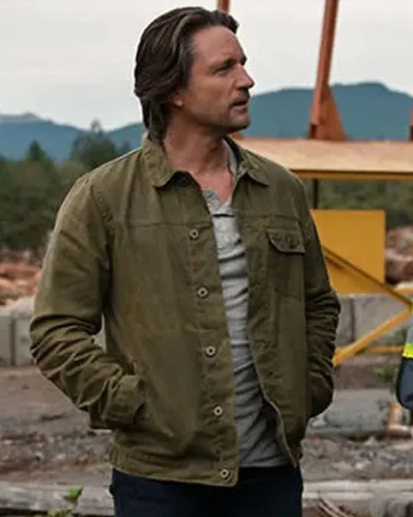 season-4-martin-henderson-virgin-jacket-600x750