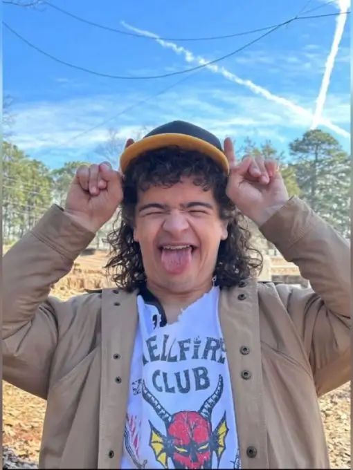 stranger-things-s05-gaten-matarazzo-dustin-henderson-jacket