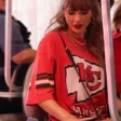 taylor-swift-kansas-chiefs-red-t-shirt-jersey