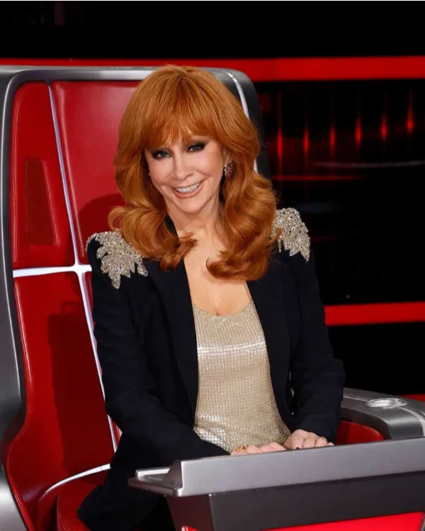 the-voice-s26-reba-mcentire-embroidered-blazer-600x750